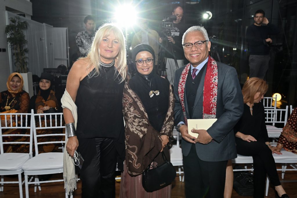Indonesian Batik Fashion Show – featured with Batik Bazaar 5