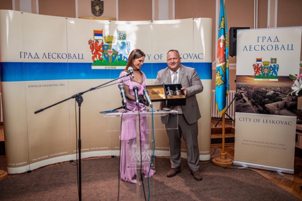 Severina i gradonacelnik Leskovca Goran Cvetanovic 2