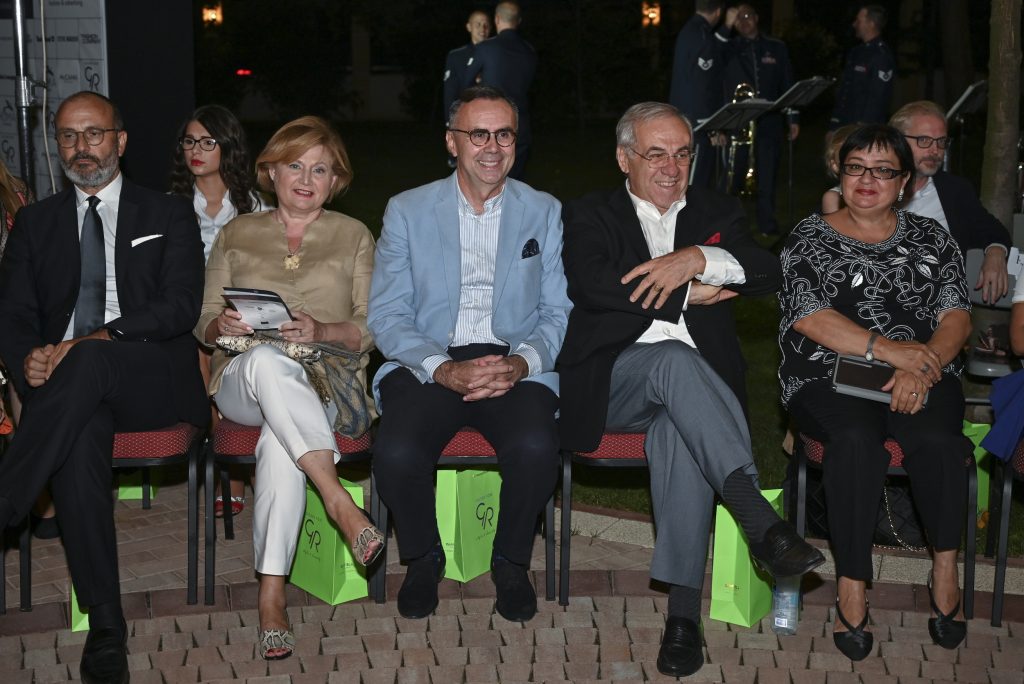 U.S. FASHION IN SERBIA 115