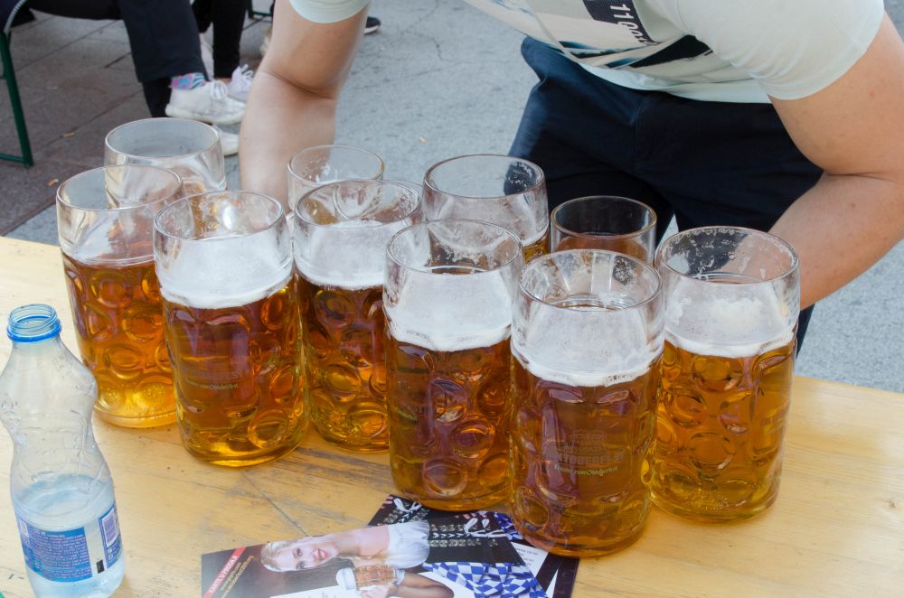 Novosadski Oktoberfest: Održano takmičenje u držanju krigli na Trgu slobode 19 DSC 6791