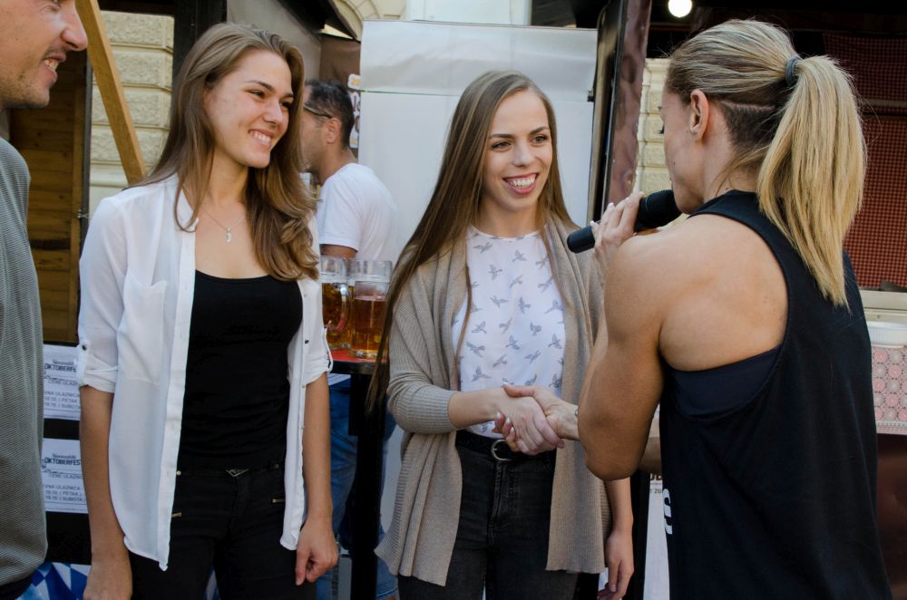 Novosadski Oktoberfest: Održano takmičenje u držanju krigli na Trgu slobode 26 DSC 6865