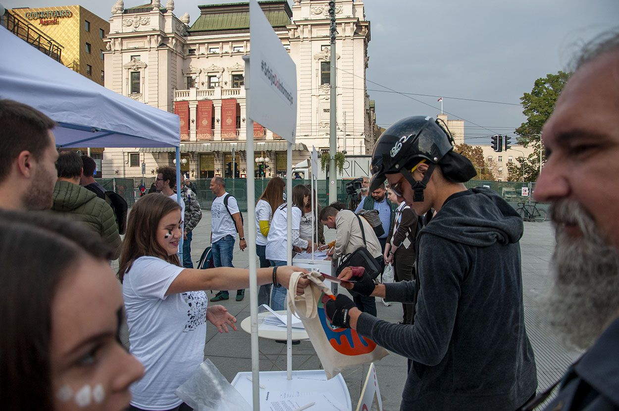 Beograđani zahtevaju od MUP-a informacije u vezi sa video nadzorom 2 ulicna akcija gde nas sve nadziru 3