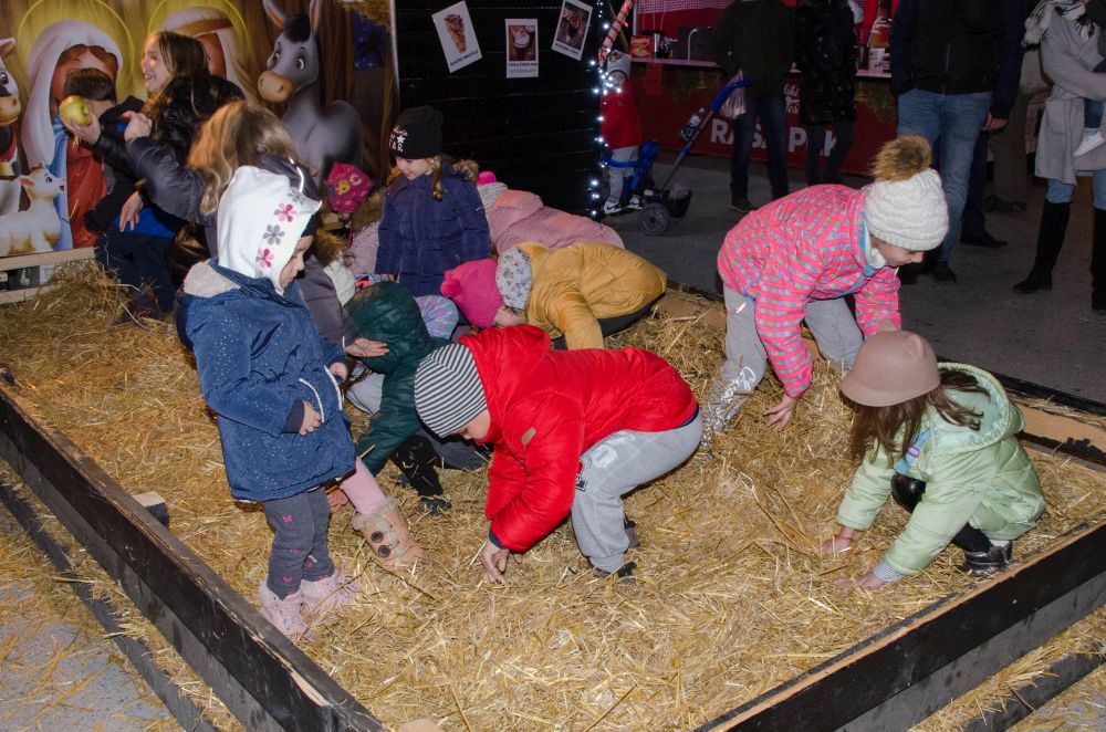 Dečiji hor "Čarobne frulice" danas na Novosadskom Winter Festu 14 DSC 1407