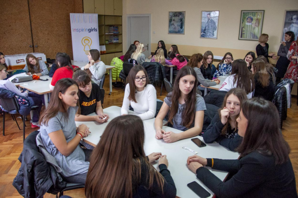 DEVOJČICE IMAJU REČ: Kompanija Marbo Product se pridružila kampanji "Inspiring girls" 1 Devojčice Osnovne škole Siniša NIkodijević 1