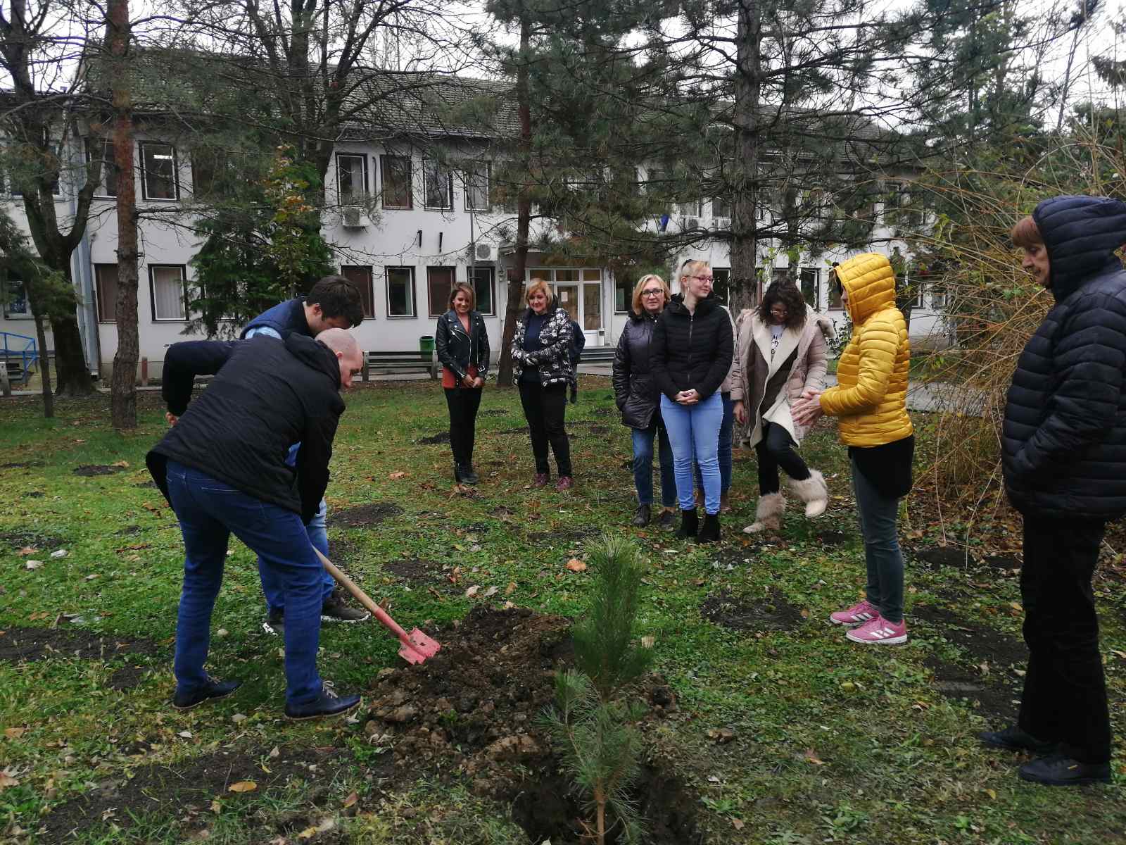 "NEDELJA ZA ZELENIJU VOJVODINU": Ozelenjavanje Opštine Nova Crnja 2 IMG 5c463c4fe42db32fed98de8c710ffcfe V