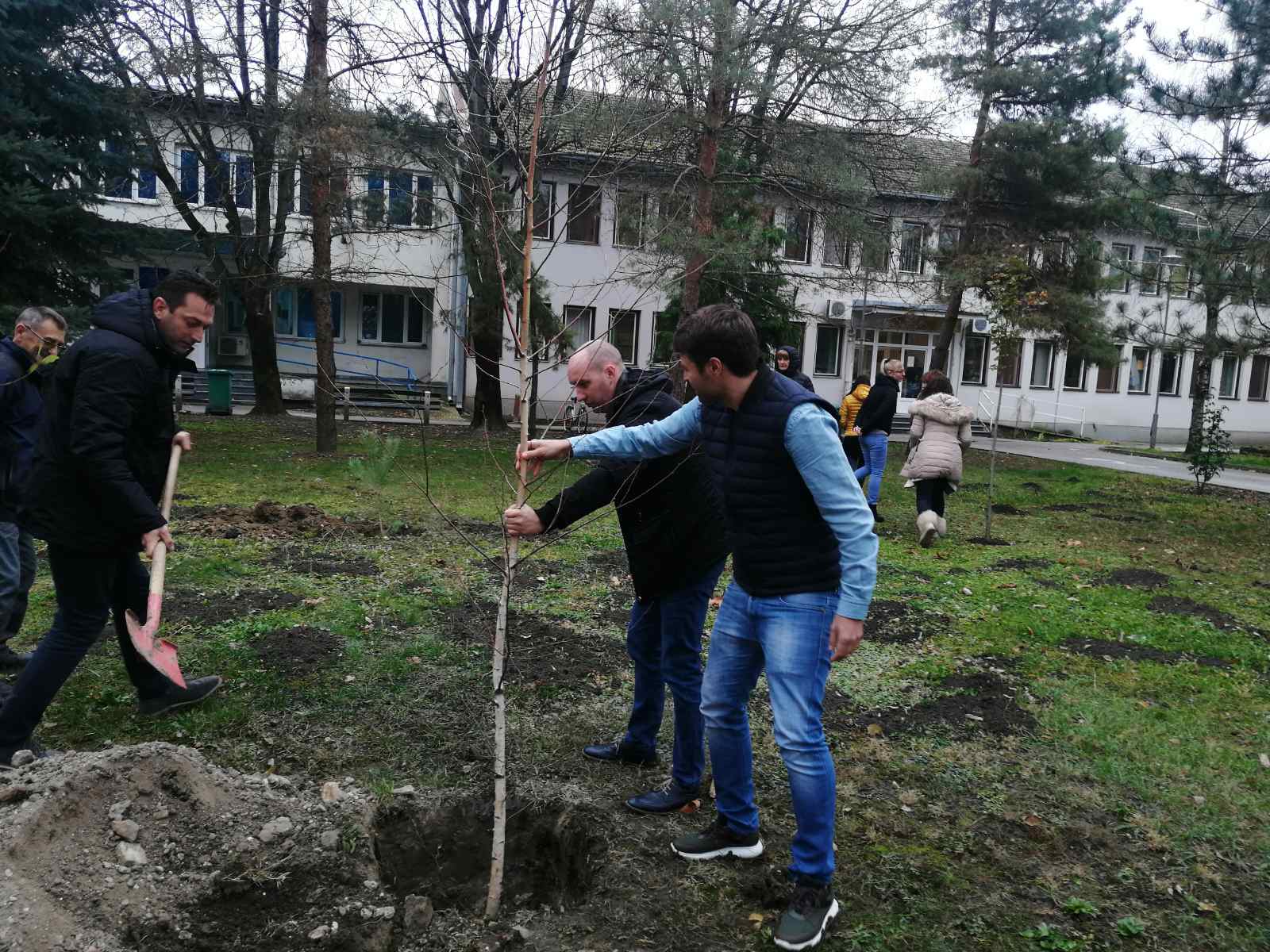 "NEDELJA ZA ZELENIJU VOJVODINU": Ozelenjavanje Opštine Nova Crnja 1 IMG f2fe921cf55689601b00c3afbae9e127 V