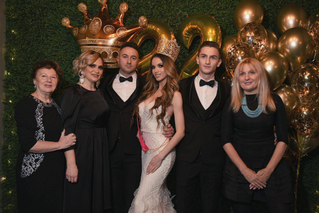 Pobedničko i rođendansko slavlje za Miss Asia Global Saru Damnjanović 8 Sara Damnjanović 6