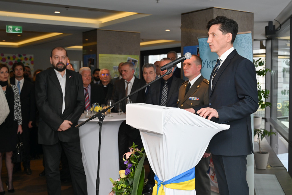 Ukraina dan oružanih snaga 7