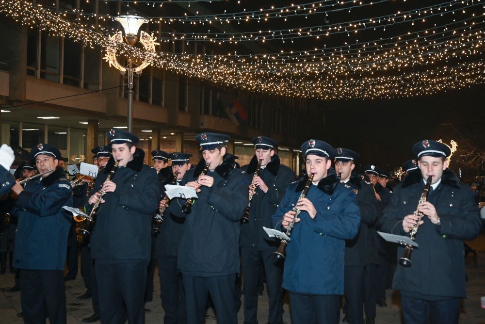 OTVORENO BOŽIĆNO SEOCE KOD HRAMA: Bogat program za decu i odrasle do 28. januara 3 3 Otvaranje 4 januar 18