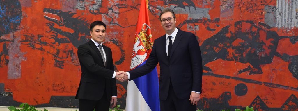 Kompanija iz Kazahstana donirala 3 miliona dinara u Fond za borbu protiv virusa COVID-19! 1 Ambasador Kazahstana i predseddnik Vucic FOTO predsednik.rs