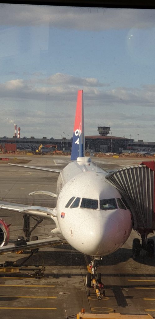 KONAČNO NA PUTU KUĆI: Srbi sa Kube poleteli iz Moskve u Beograd! 2 Srbi sa Kube u Moskvi 1