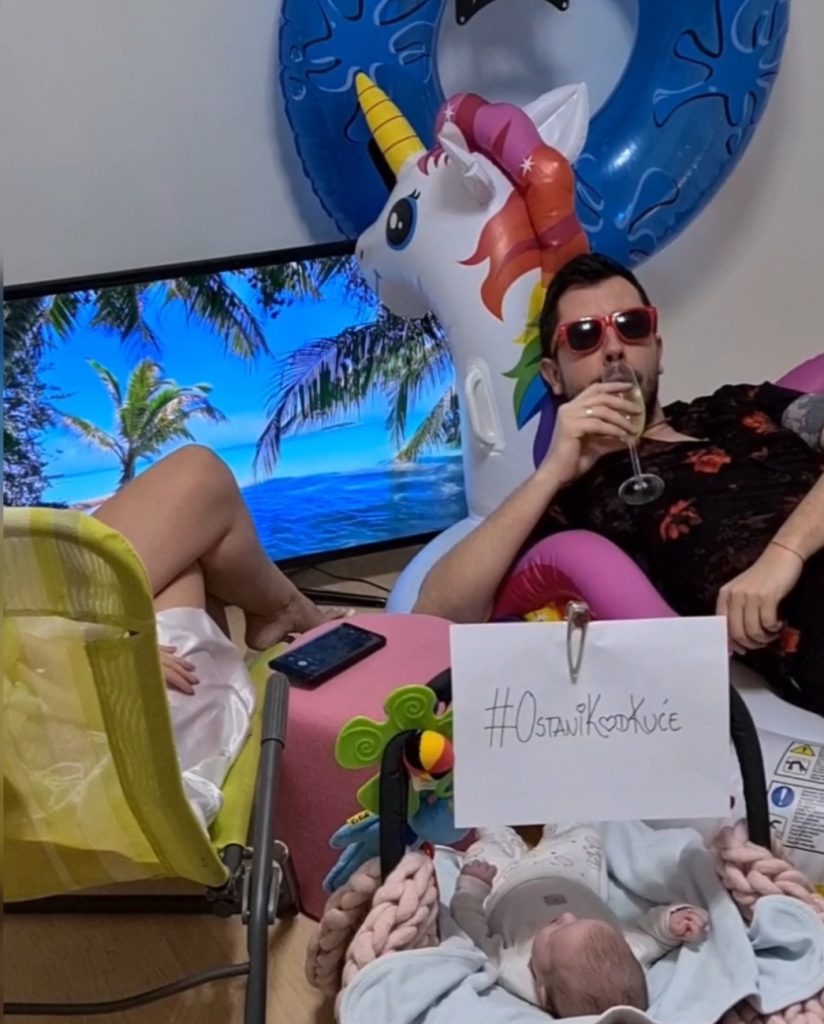Travel influenser u doba korone 1 Na plaži u kući 1
