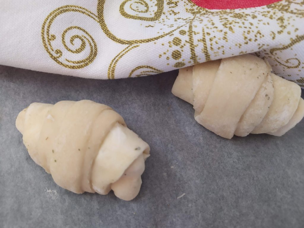 Recepti iz karantina: Kroasani sa pizza punjenjem Suzane Mitić 3 recept 1 3