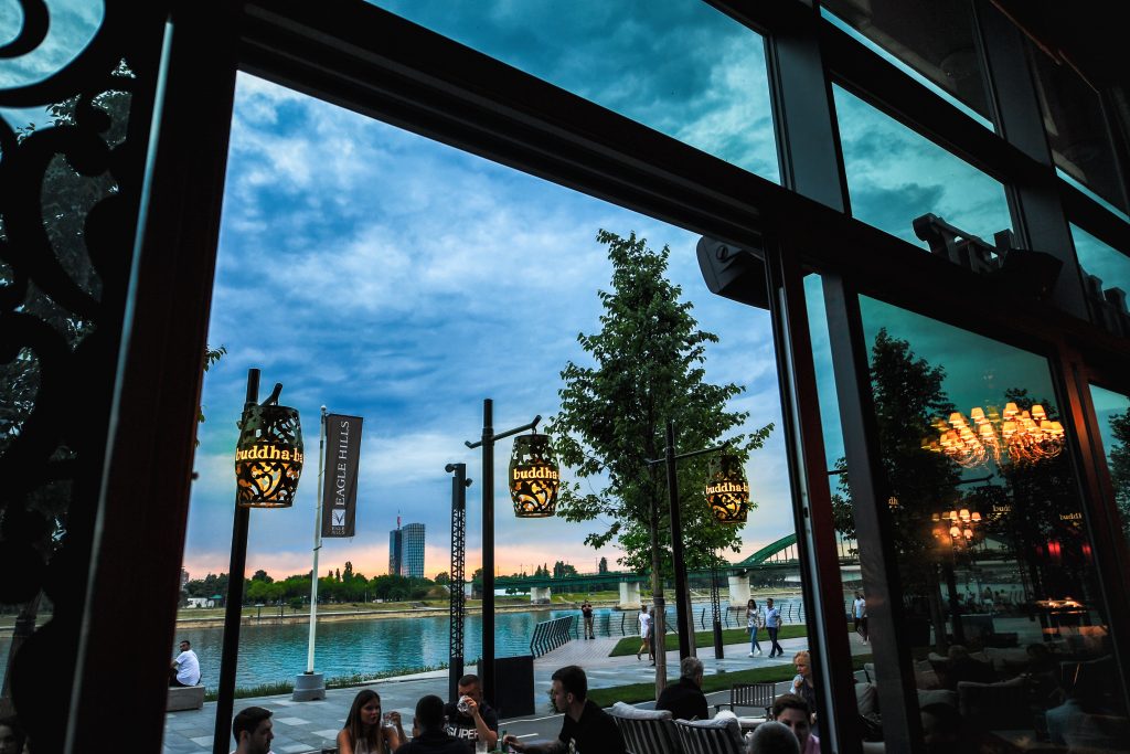 SRBIJA NA DLANU: LETO JE U ZENitU - posetite restoran Buddha-Bar Beograd 3 4 2