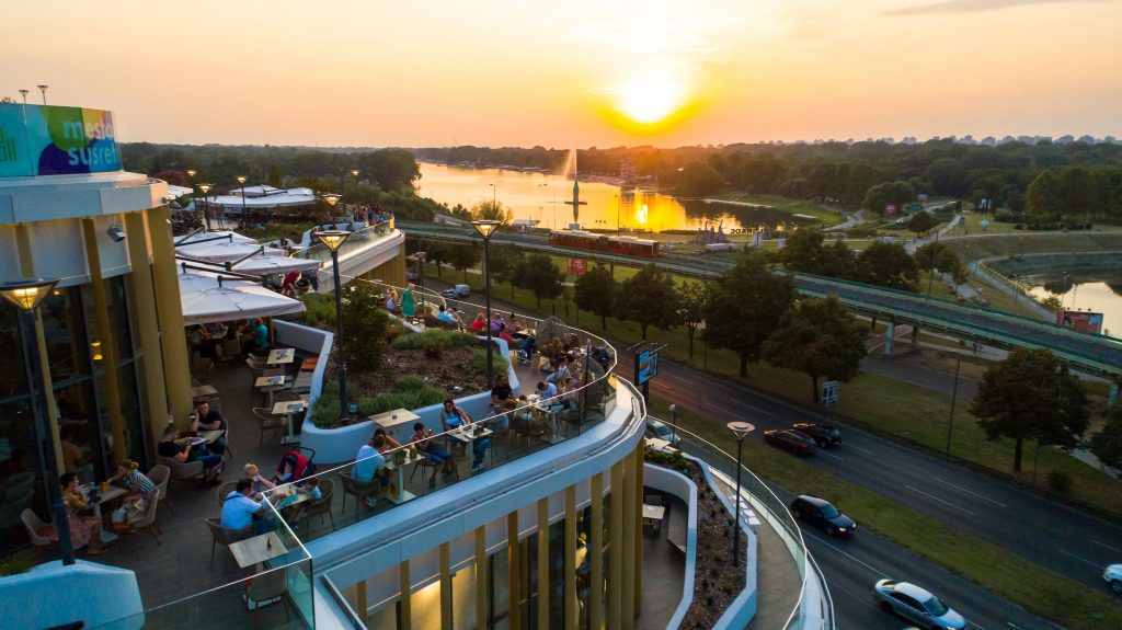 SRBIJA NA DLANU: ADA MALL – zelena oaza šopinga i zabave za celu porodicu 8 Ada mall terasa 2