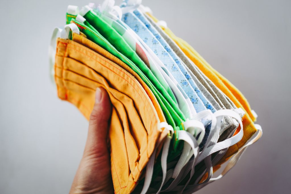 STRUČNJACI DALI ODGOVORE: Šta sve treba da znate pre nego što na lice stavite masku? 1 maska lice unsplash 2
