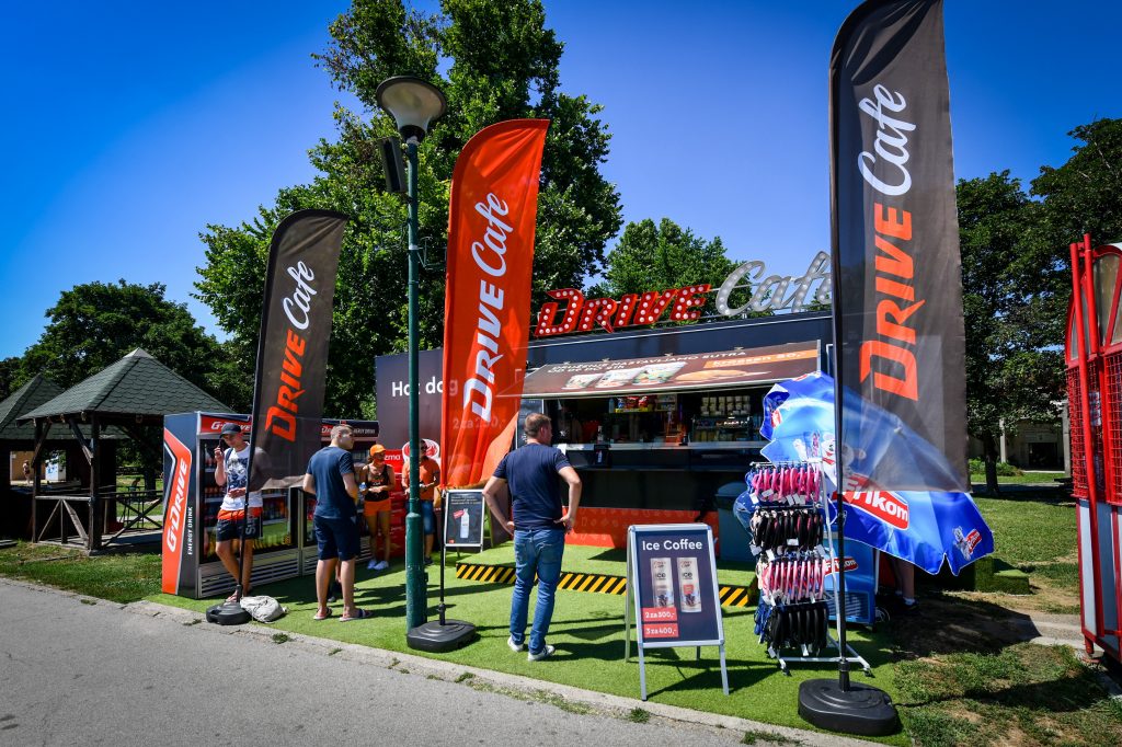 SRBIJA NA DLANU: Drive Café na Adi – novi koncept za nova letnja uživanja 2 Foto 3