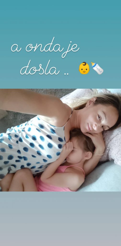 InstaStories CEhQmhvHb E