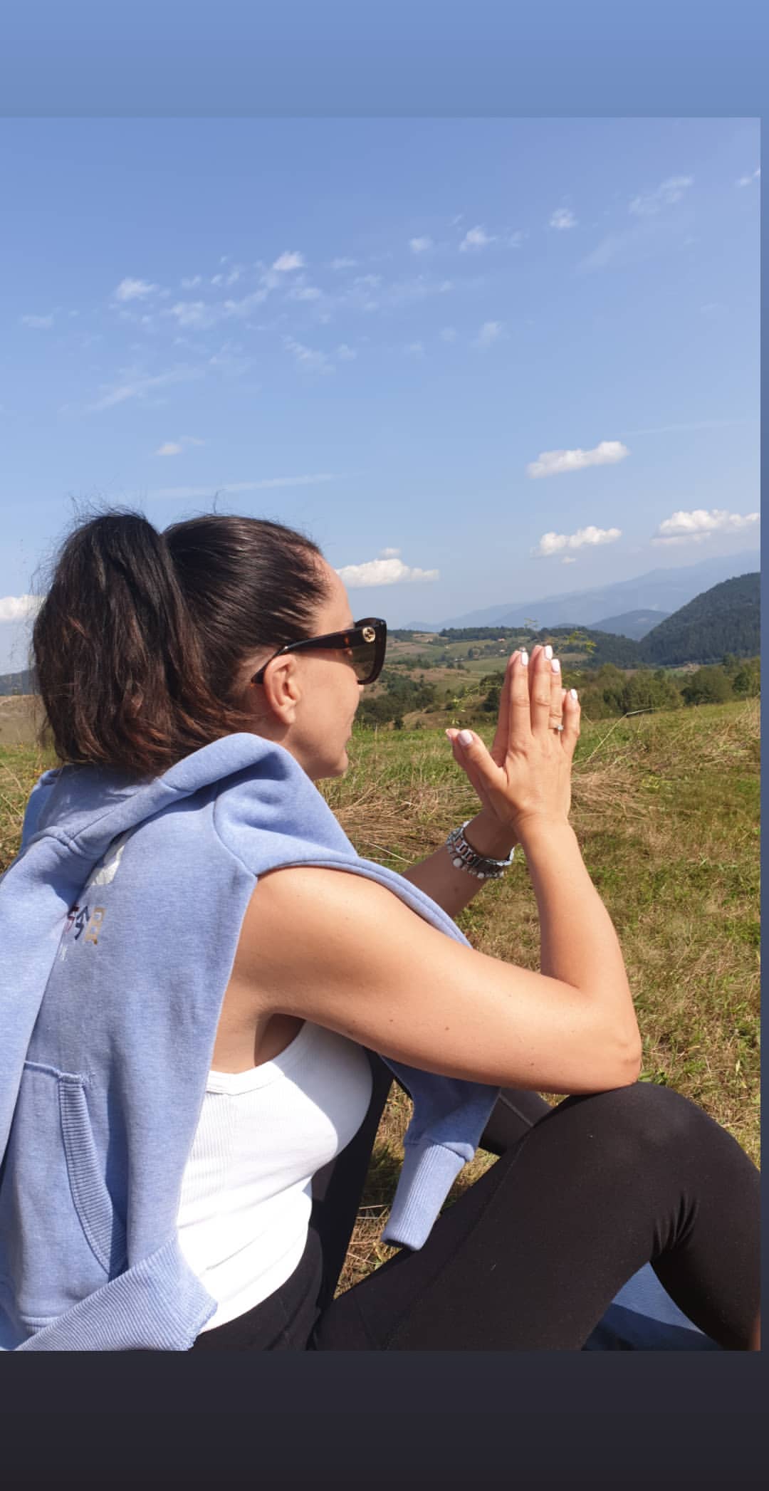 ZASIJAO PRSTEN NA RUCI: Verila se Romana Panić?! (FOTO) 1 romana panic 1