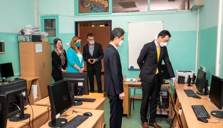 Korea donacija računara srednjoj turističkoj školi 7