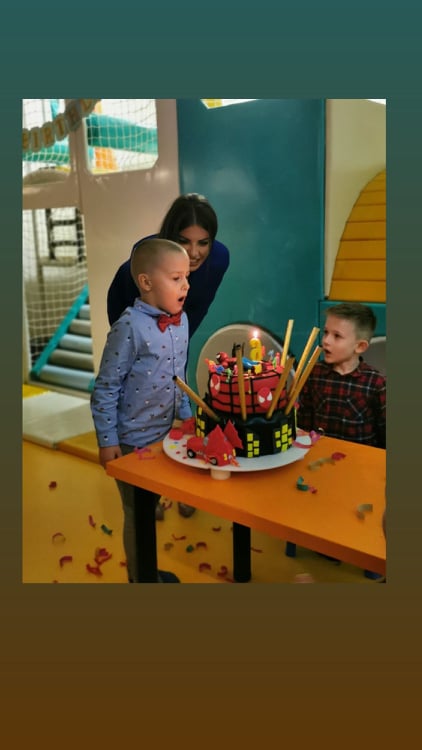 PONOSNA MAJKA: Dragana Mitar proslavila šesti rođendan sina Jovana (VIDEO) 2 dragana mitar 2