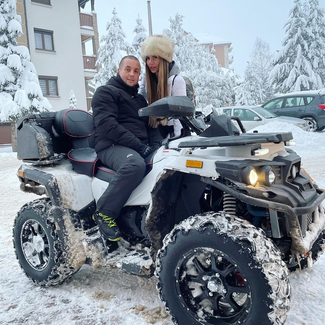 DEFINITIVNO PREBOLELA EDA: Dragana Mitar sa novim dečkom uživa na Zlatiboru (FOTO) 2 Dragana Mitar sa dečkom 2