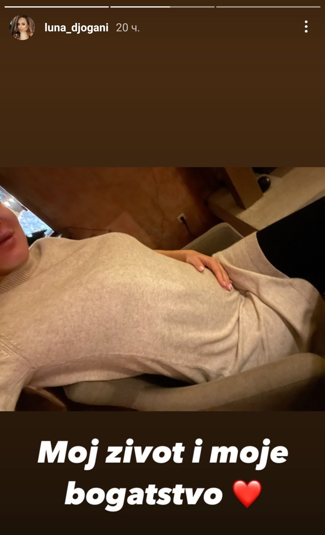MIA RASTE: Luna Đogani pokazala trudnički stomak (FOTO) 1 Luna Đogani 1