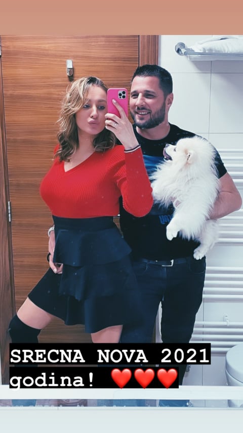 MI ĆEMO STARU GODINU PAMTITI KAO NAJLEPŠU, DOLAZI NAM MIA: Luna Đogani i Marko Miljković emotivnim snimkom čestitali pratiocima praznike! 1 luna i marko 2