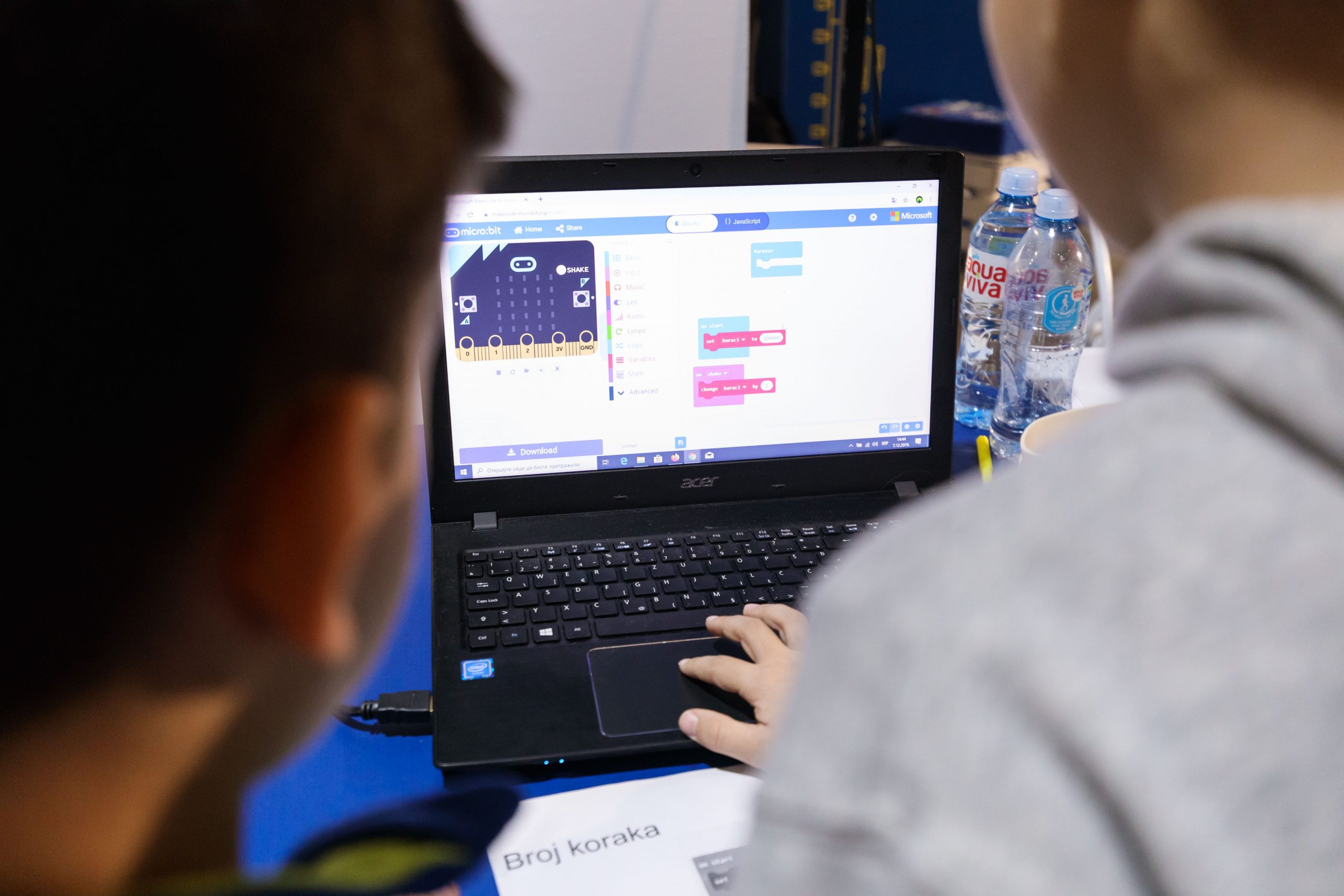Osnovci u Srbiji stiču veštine za 21. vek: Kritičko mišljenje i programiranje temelj savremenog obrazovanja 1 SK 6462 scaled