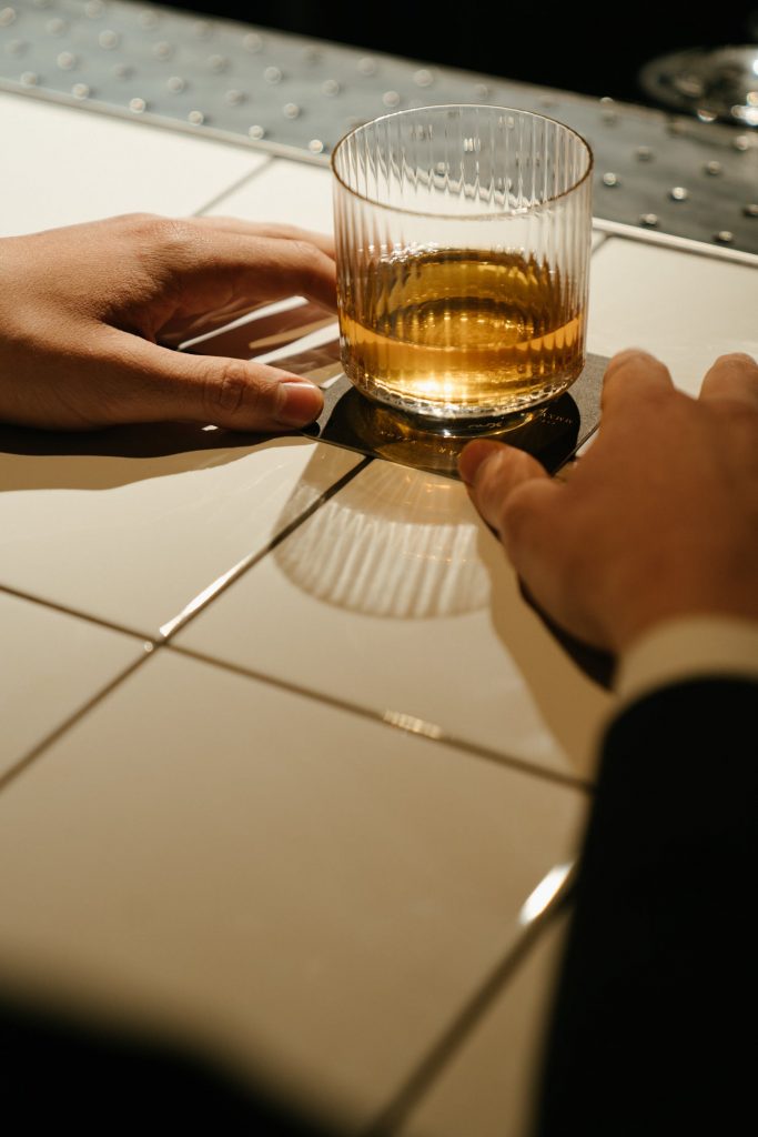 pexels alkohol covek 1