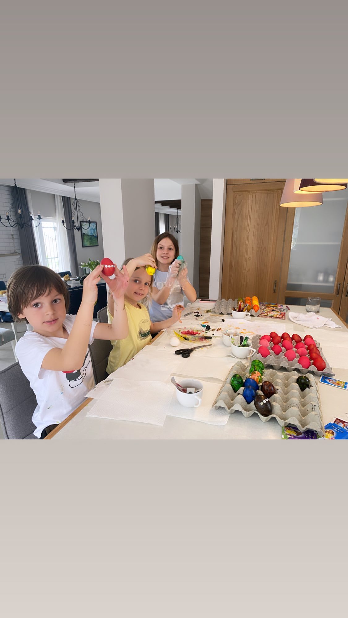 ZADOVOLJSTVO U KRUGU PORODICE: Mirjana Krasić pohvalila se dekoracijom uskršnjih jaja (FOTO) 1 mila krasic
