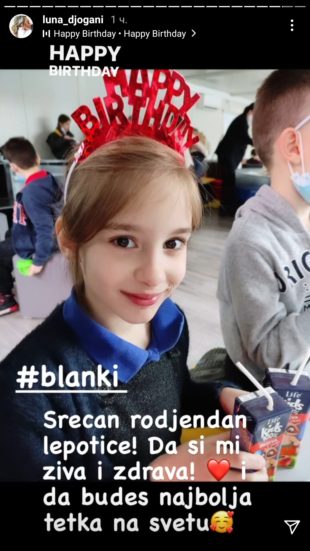 MOJA SLATKA KIFLICA: Luna Đogani uputila emotivnu rođendansku čestitku sestri Blankici i podelila porodične uspomene (FOTO) 3 Luna Djogani objava 3