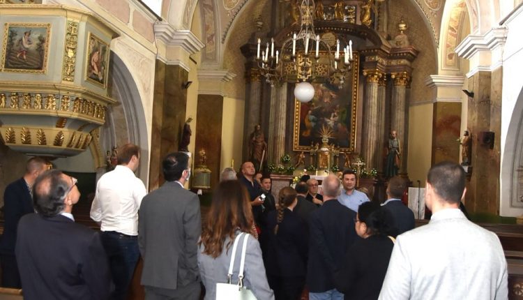 6272