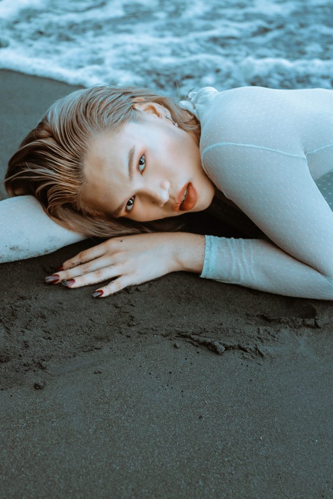 HAIR TREND: Mokra frizura je apsolutni hit leta 2 pexels mokra kosa 1