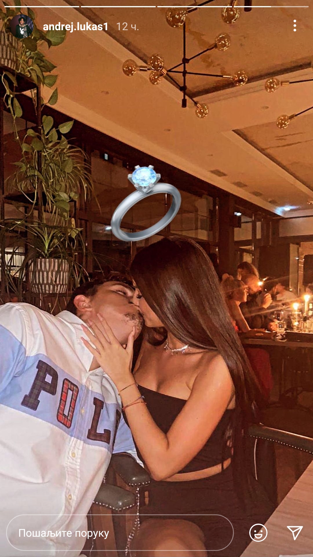 SLAVLJE U DOMU POPULARNOG PEVAČA: Verio se sin Ace Lukasa (FOTO) 1 Andrej Lukas sa devojkom