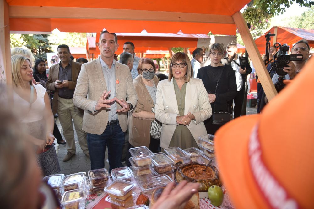 Ambasadori i diplomate posetili 36. Dana bundeve u Kikindi 3 4 6883