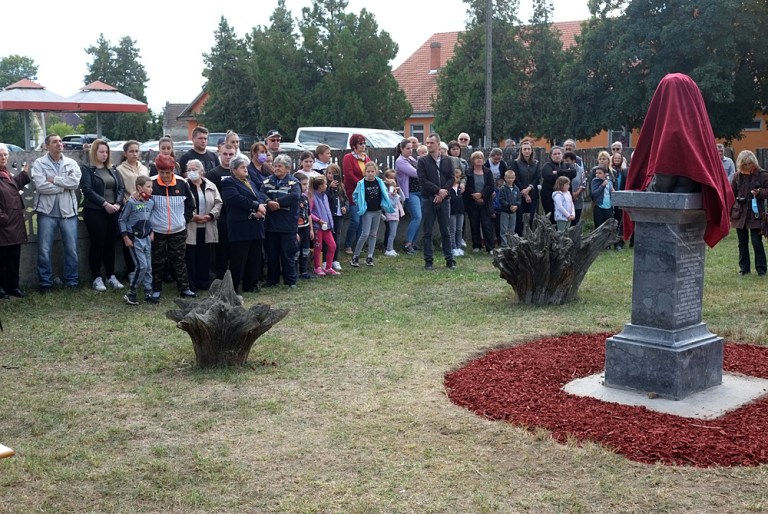 ISTORIJSKI ČAS U SREMSKOJ RAČI: Otkriven spomenik slovačkom dobrovoljcu u srpskoj vojsci iz Srpsko-turskog rata 12 9 sp