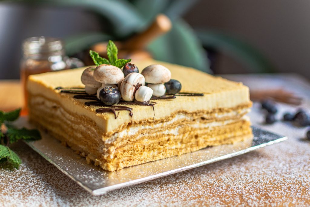 RECEPT DANA: Medovik torta 1 medovik torta unsplash 2