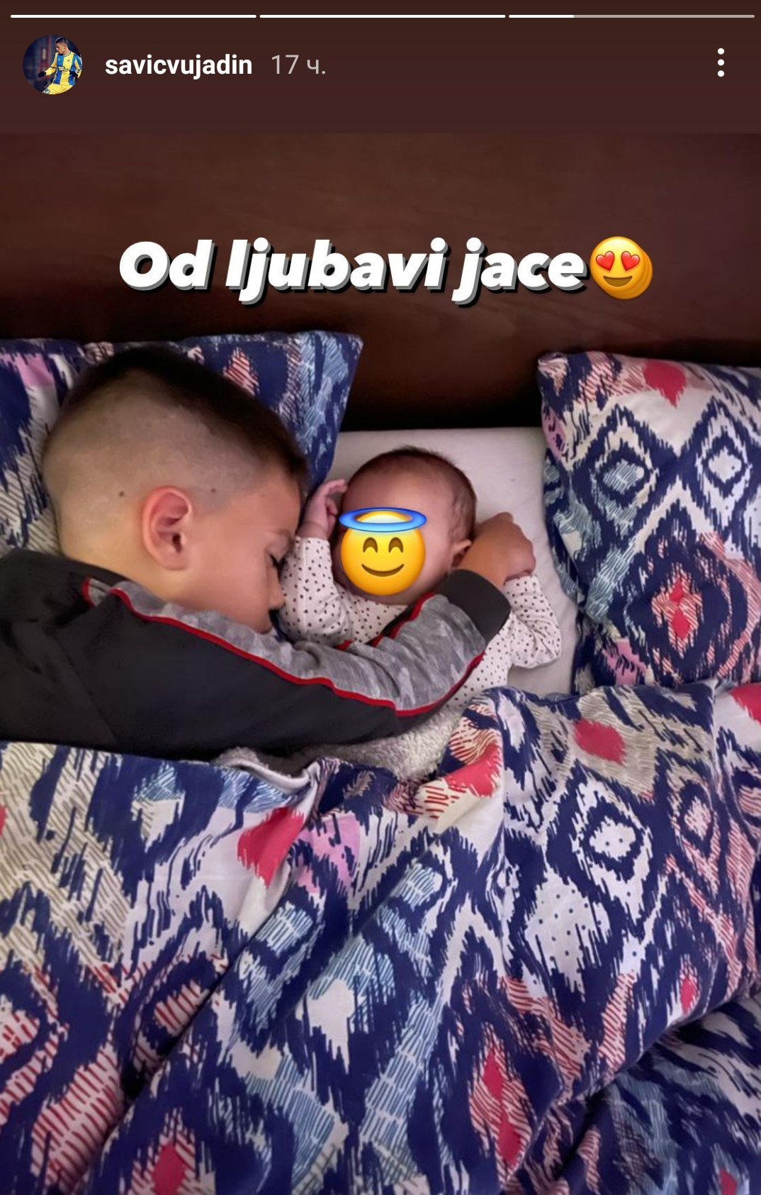 OD LJUBAVI JAČE: Vujadin Savić objavio neodoljivu fotogafiju sina Mihajla i ćerkice Anike 1 Vujadin Savic objava