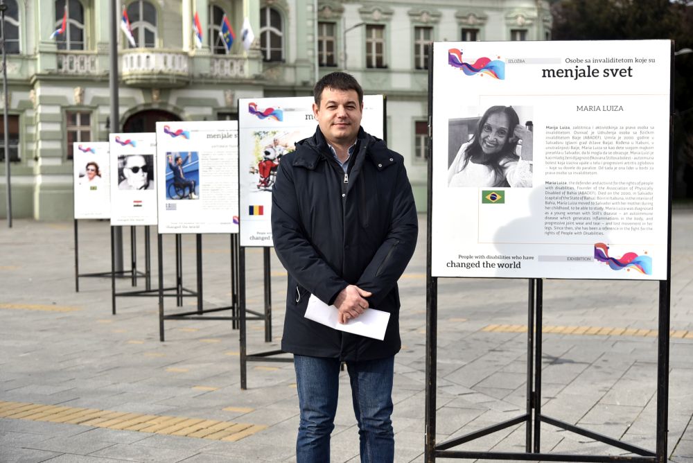 Izložba "Osobe sa invaliditetom koje su menjale svet" otvorena u Zrenjaninu 2 3 7321