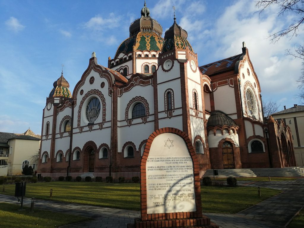 1280px Synagogue in Subotica