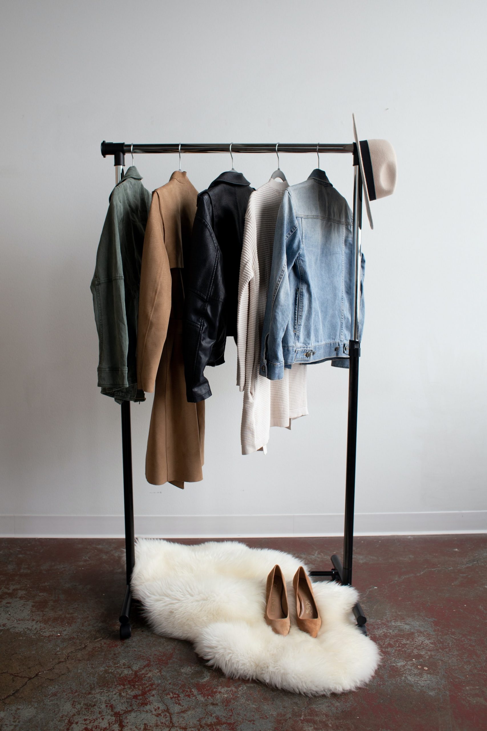 garderoba moda unsplash.com scaled