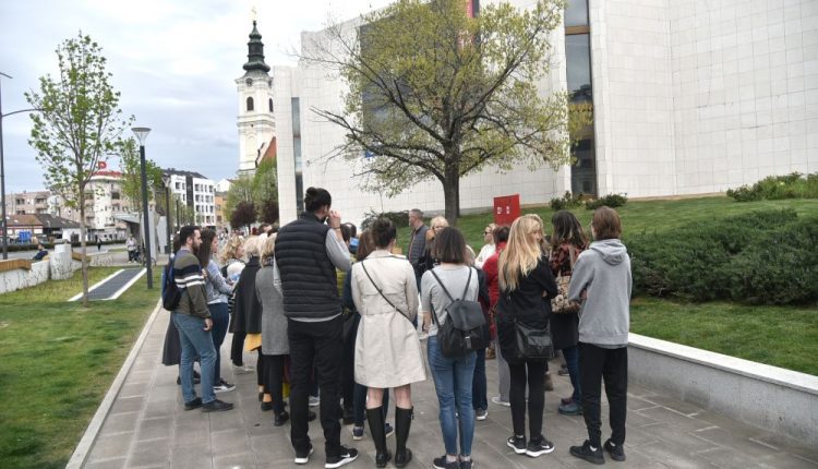 5 4686
