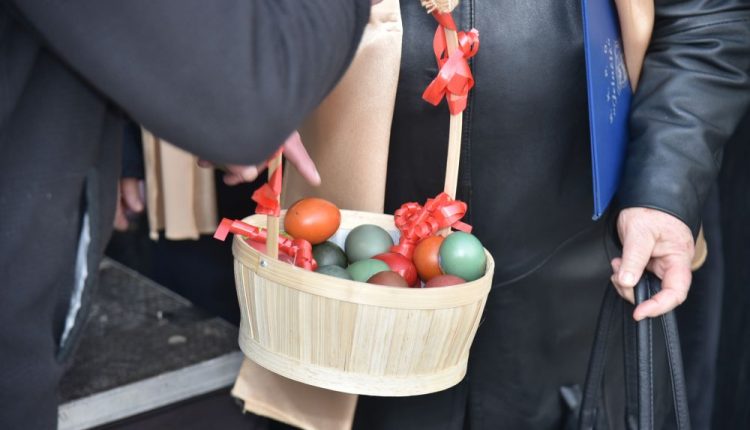 7257