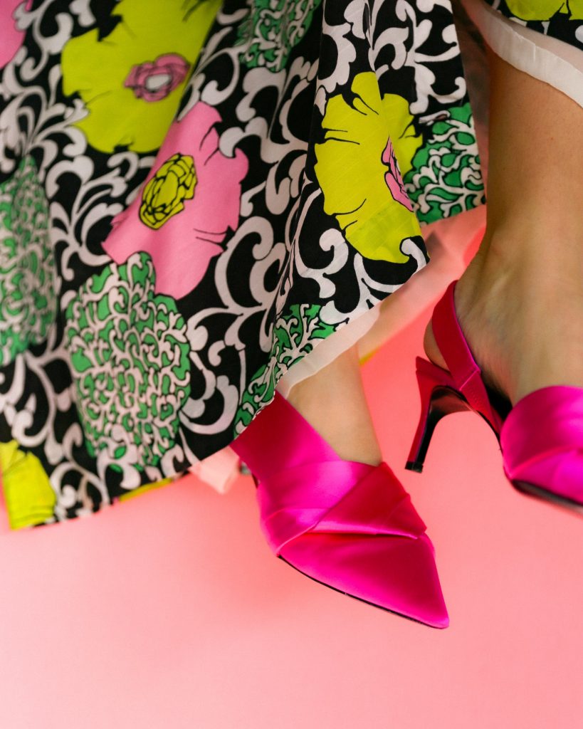 BUDITE U TRENDU: Slingback cipele su must-have ovog proleća 1 devojka cipele unsplash.com