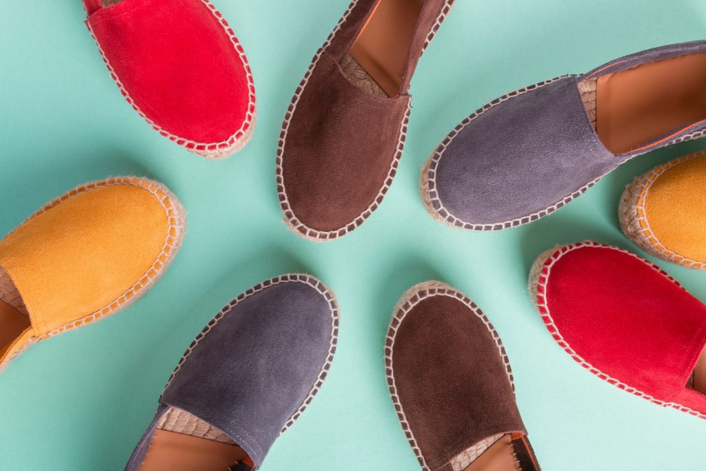 espadrile u boji freepik.com