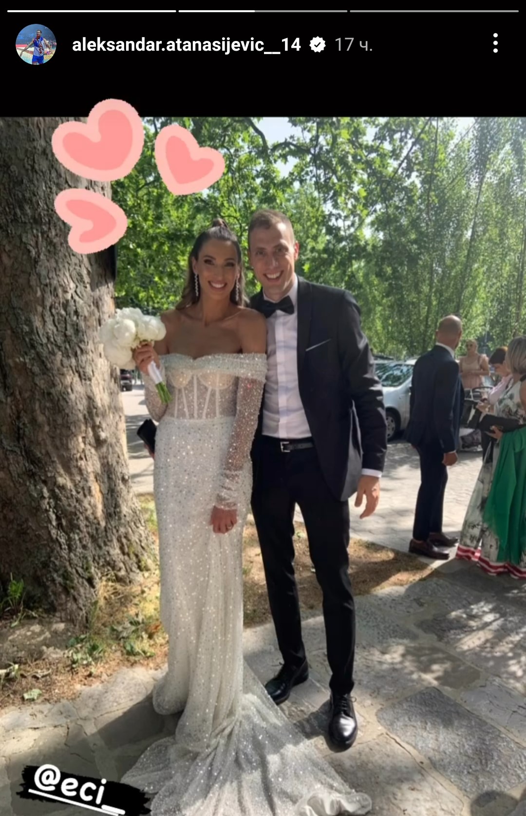 NAKON PET GODINA LJUBAVI: Oženio se Aleksandar Atanasijević (VIDEO) 1 Aleksandar Atanasijevic sa suprugom