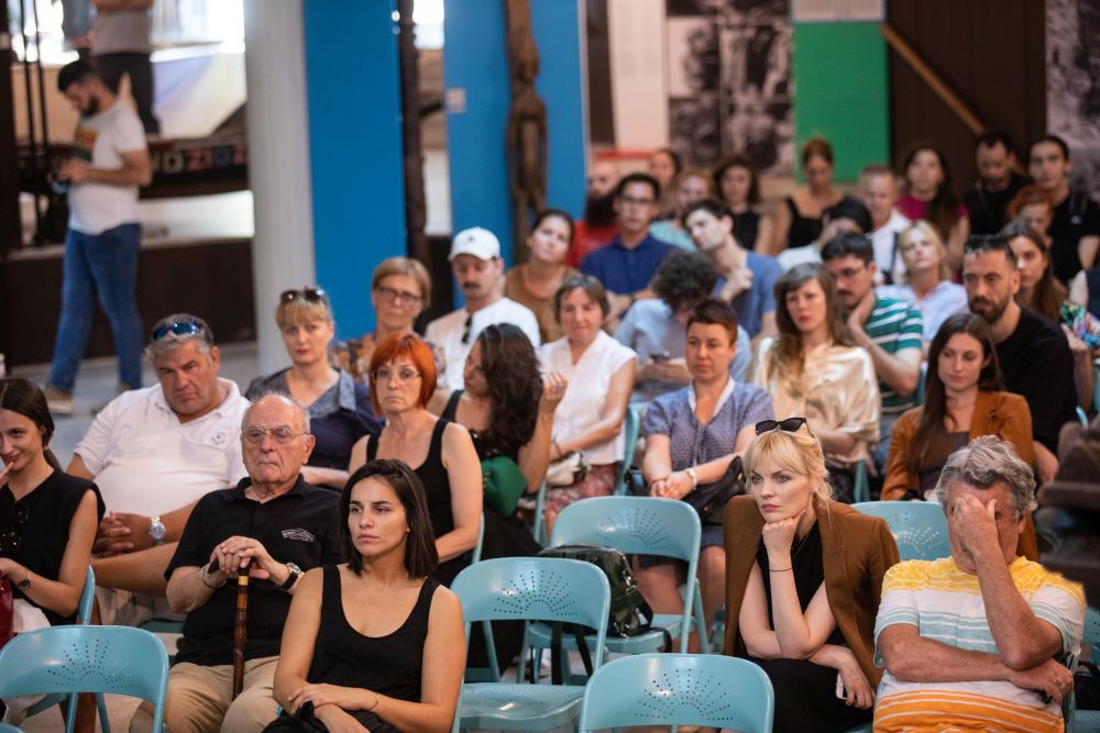 Sinoć je u Muzeju afričke umetnosti održano predstavljanje izložbe kojom se Crnogorski paviljon predstavio na 59. Venecijanskom bijenalu 4 6P8A7755