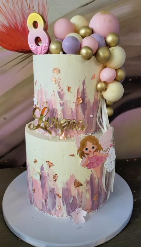 RASKOŠNA TORTA ZA LORENU: Ćerka Ane Sević slavi 8. rođendan (FOTO) 1 lorena torta