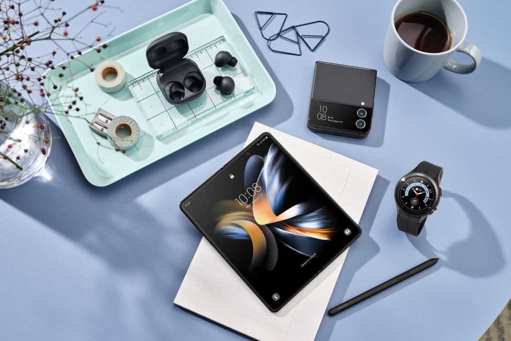 Predstavljamo vam novu generaciju Samsung Galaxy Z Flip4 i Galaxy Z Fold4 telefona 1 1 072 ecosystyem galaxy zfold4 phantomblack spen zflip4 graphite watch5pro blacktitanium buds2pro graphite LI